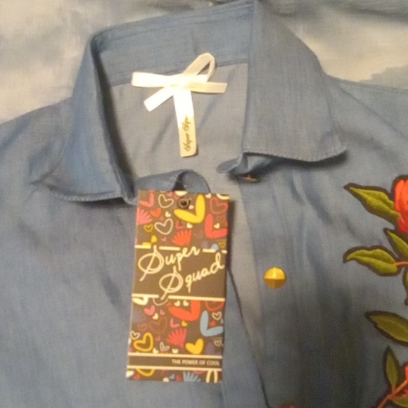 Super squad blue tunic button up with embroidered rose NWT - Picture 5 of 6